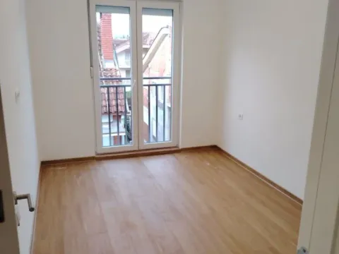 Izdavanje, dvosoban stan, 60m², Zelenika, Podgorica - image 4