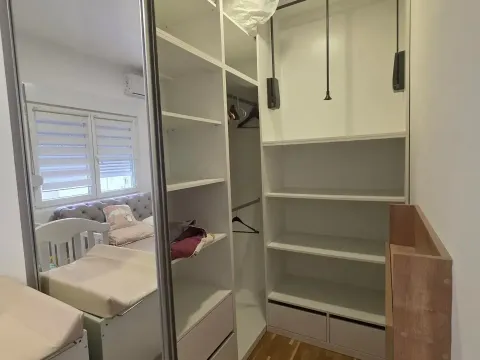 Izdavanje, dvosoban stan, 72m², Blok 9, Podgorica - image 11