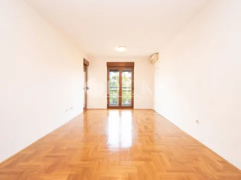 Izdavanje, poslovni prostor, 66m², Stari Aerodrom, Podgorica - image 2