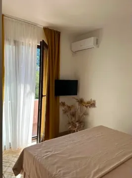 Rent, two bedroom apartment, 70m², Tivat, Crna Gora - image 3
