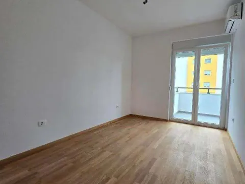 Prodaja, jednosoban stan, 45m², Pobrežje, Podgorica - image 13