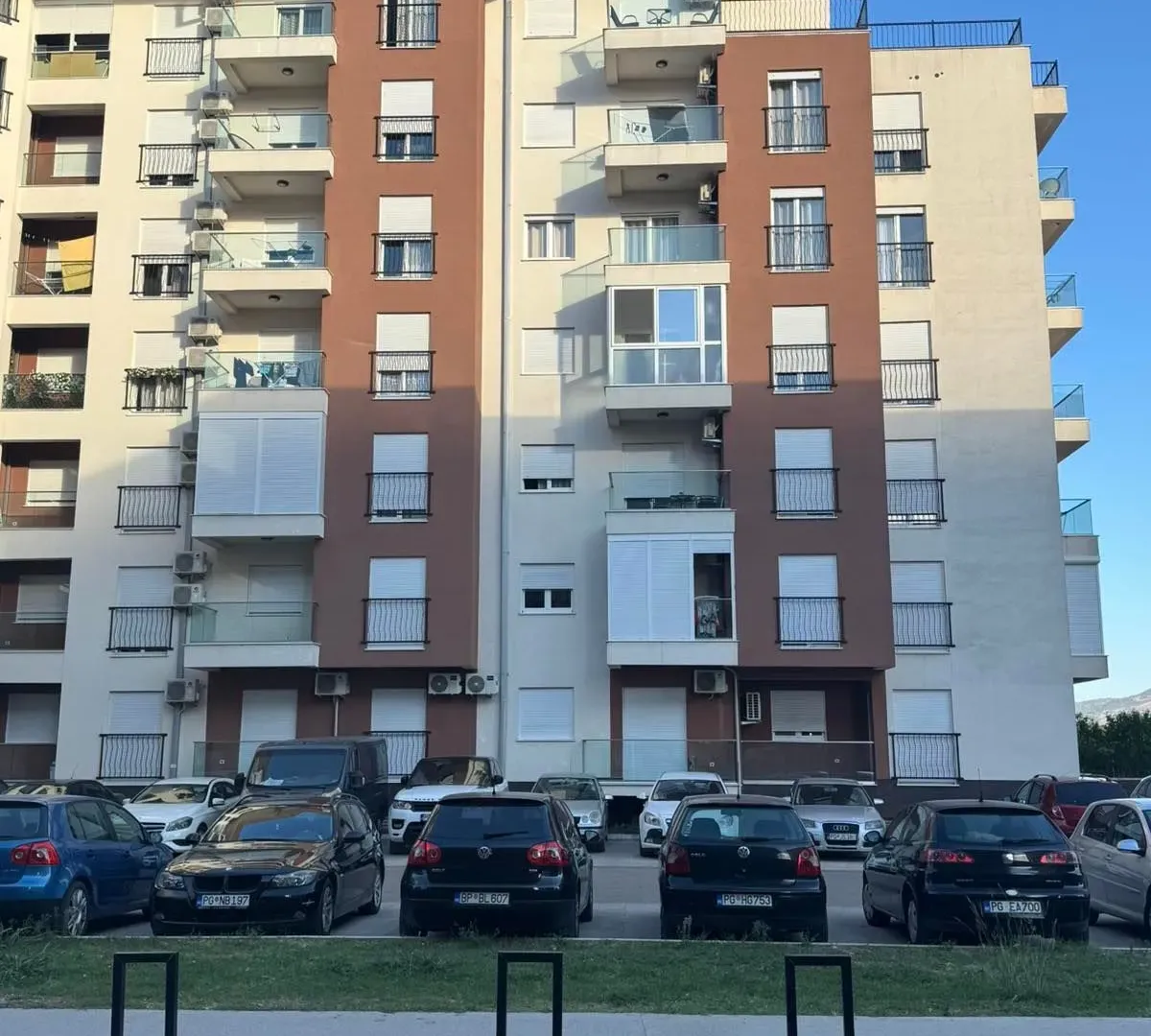 Izdavanje, dvosoban stan, 63m², Stari Aerodrom, Podgorica