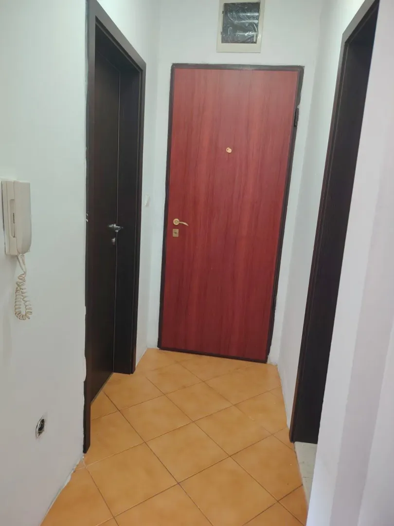 Izdavanje, jednosoban stan, 42m², Stari Aerodrom, Podgorica