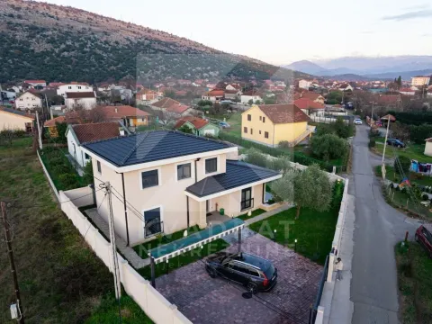 Izdavanje, kuća, 166m², Tološi, Podgorica - image 2