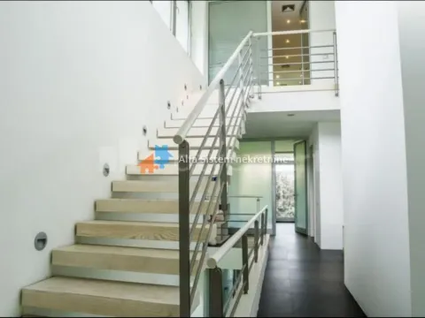 Izdavanje, kuća, 560m², Veliki Mokri Lug, Zvezdara Sve Podlokacije - image 23