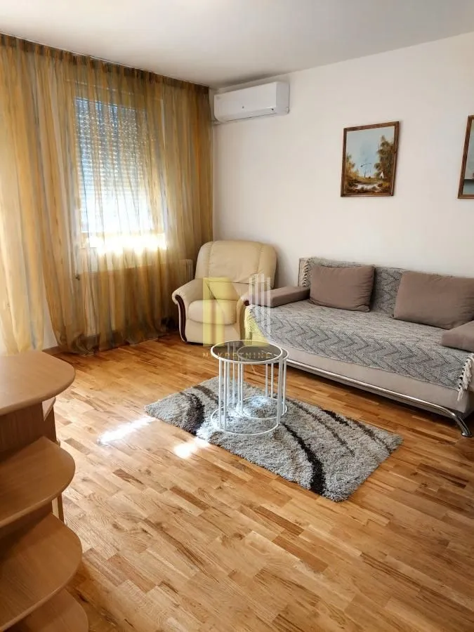 Izdavanje, jednosoban stan, 40m², Salajka, Novi Sad Sve Podlokacije