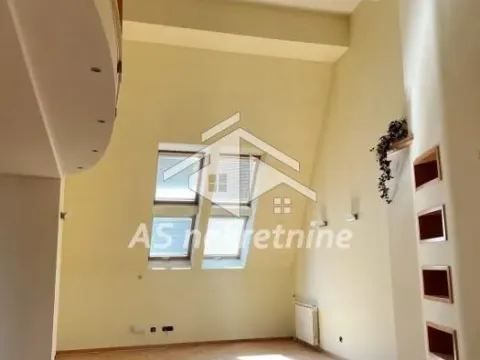 Izdavanje, stan, 207m², Kalenić Pijaca, Vračar Sve Podlokacije - image 3