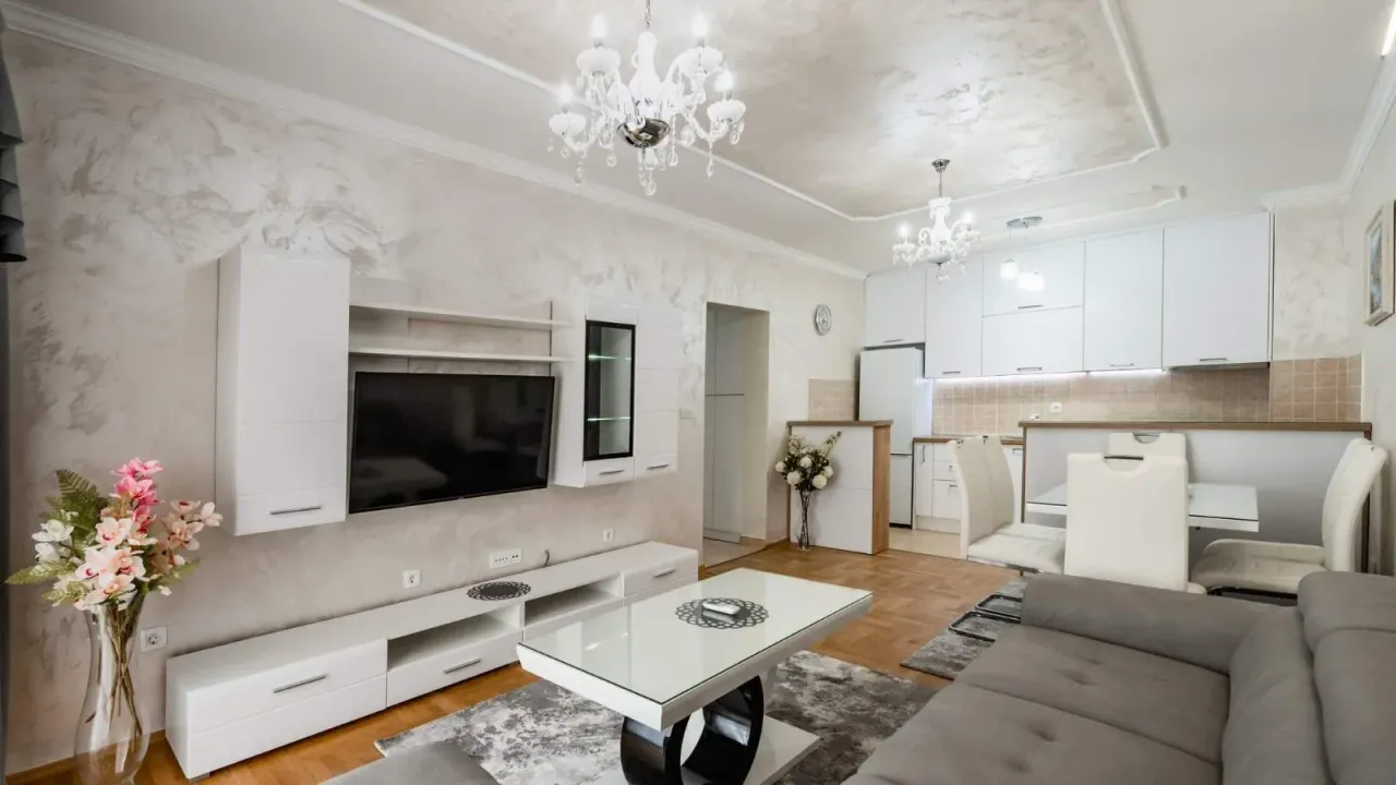 Izdavanje, dvosoban stan, 65m², Stari Aerodrom, Podgorica