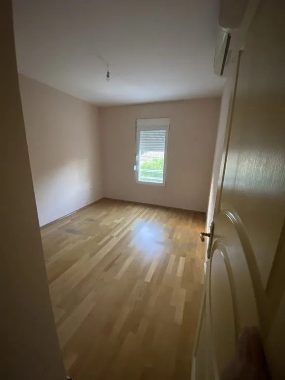 Izdavanje, dvosoban stan, 75m², Ljubović, Podgorica