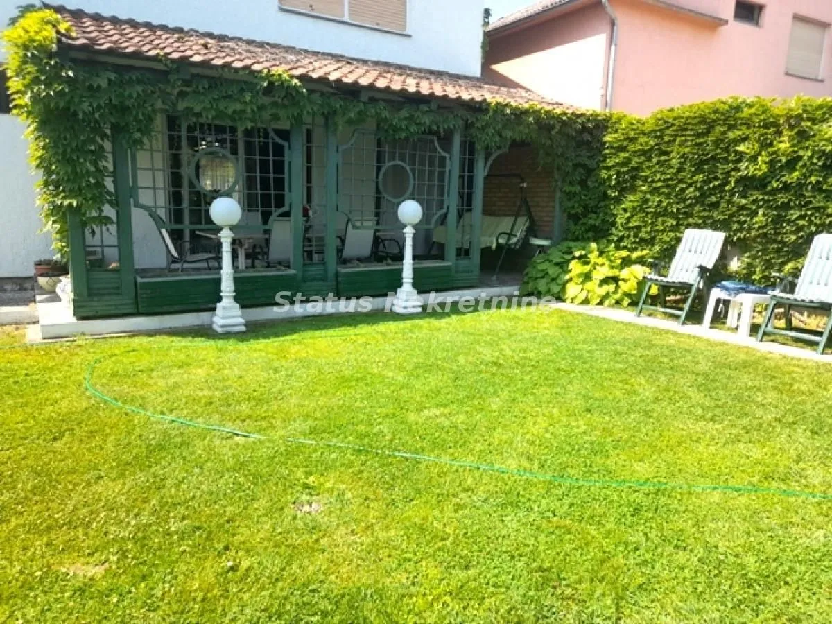 Prodaja, kuća, 274m², Temerin, Novi Sad