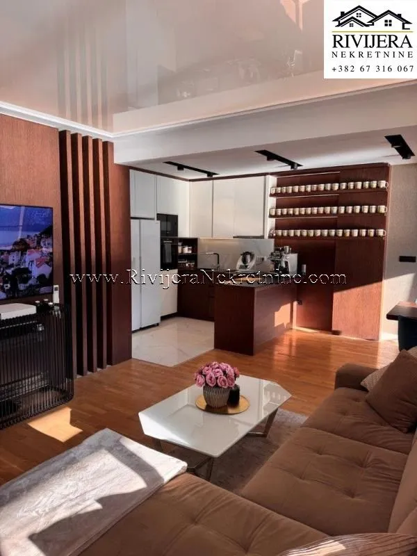 Prodaja, dvosoban stan, 85m², Dobrota, Kotor