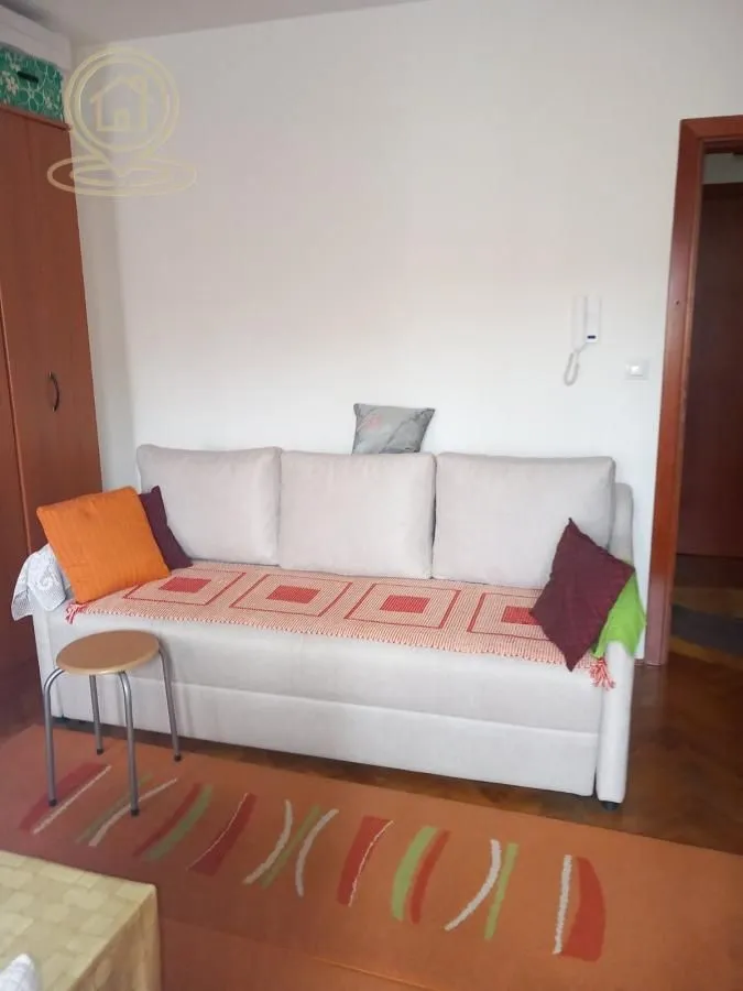 Izdavanje, garsonjera, 25m², Podbara, Novi Sad Sve Podlokacije