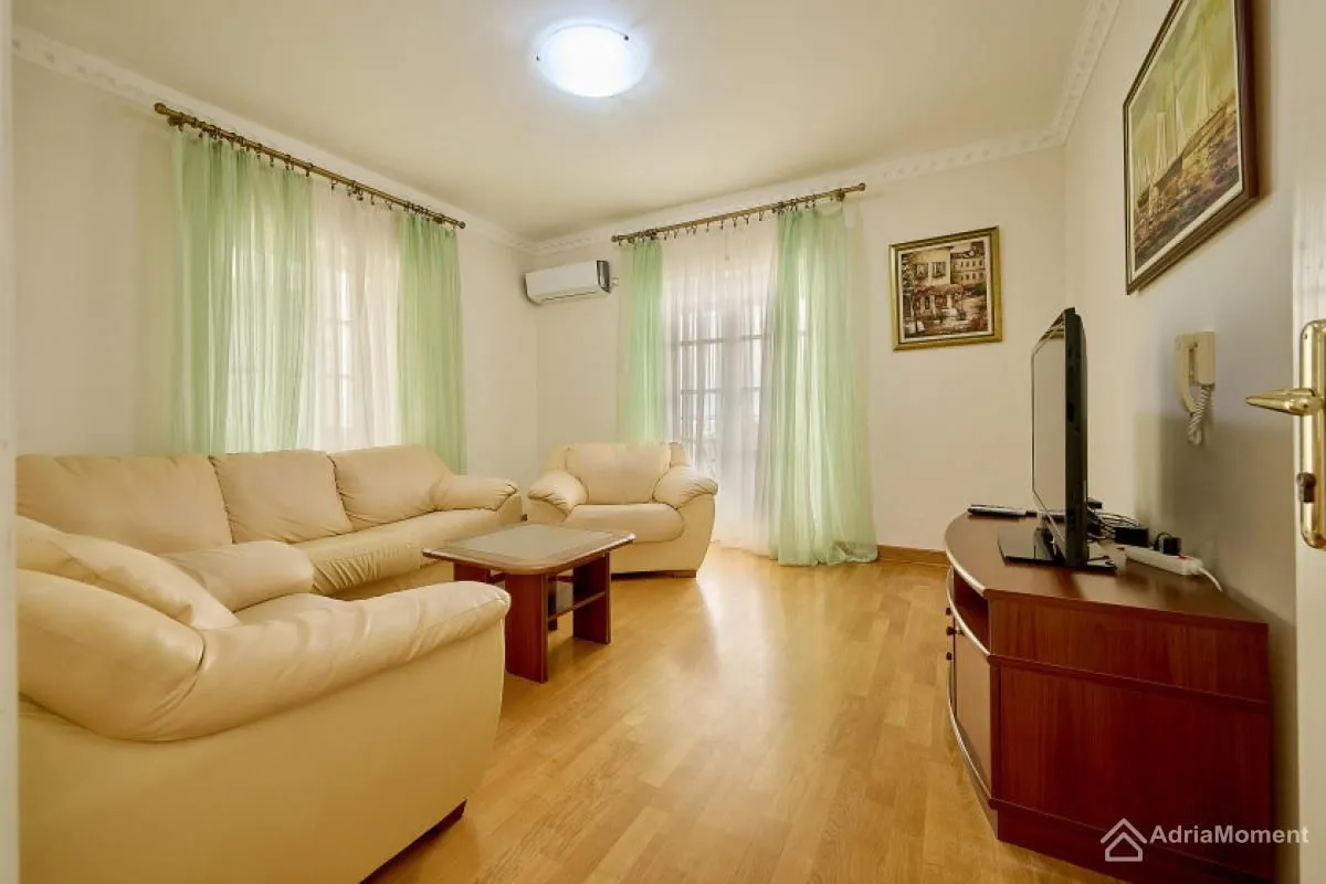 Sale, four bedroom apartment, 131m², Sveti Stefan, Budva