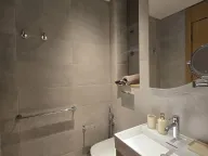 Izdavanje, dvosoban stan, 93m², Tivat, Crna Gora - image 25