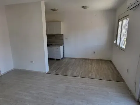 Izdavanje, dvosoban stan, 52m², Podgorica, Crna Gora - image 7