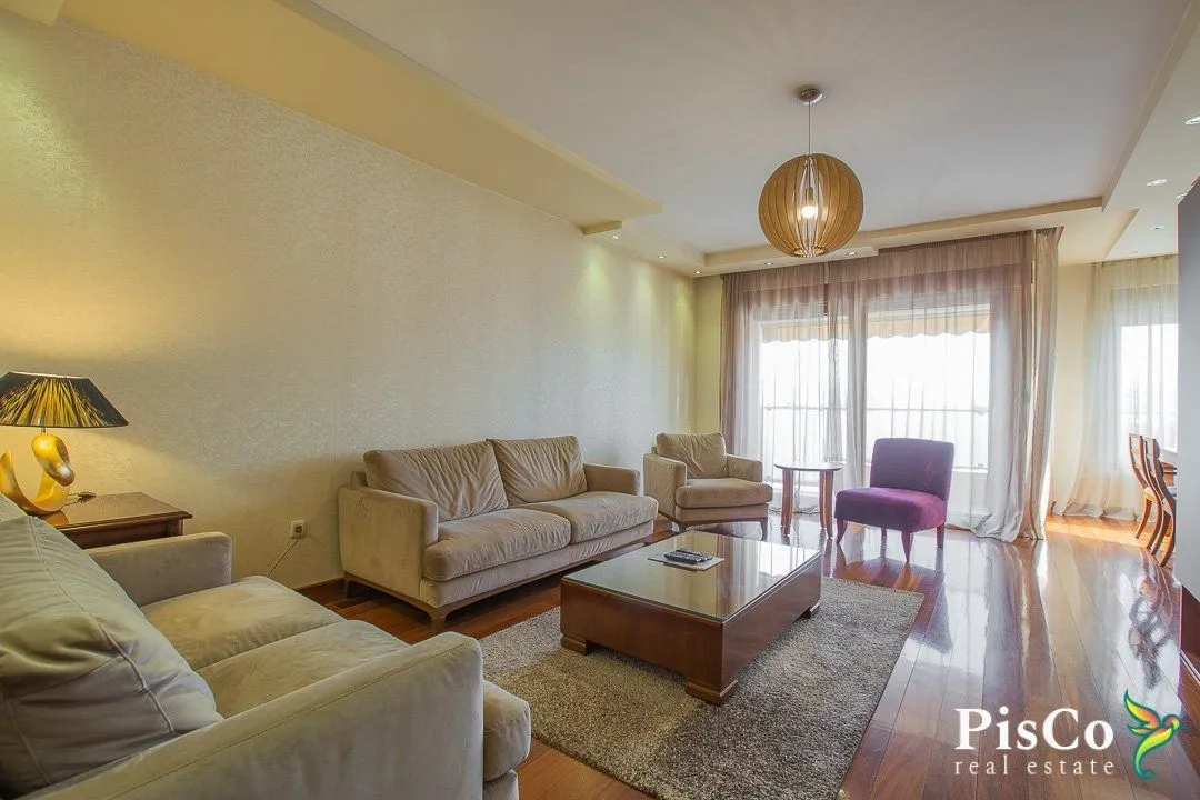 Izdavanje, trosoban stan, 140m², Centar, Podgorica