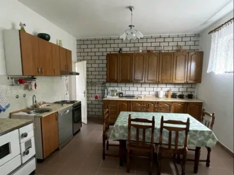 Izdavanje, kuća, 94m², Lastva Grbaljska, Kotor - image 2
