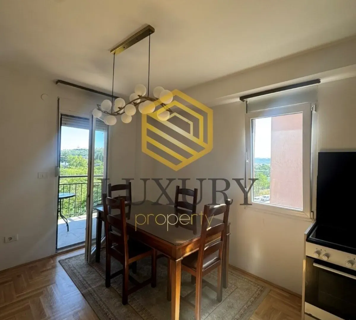 Izdavanje, trosoban stan, 92m², 1 maj, Podgorica