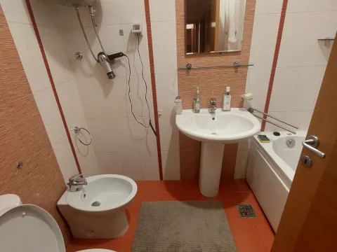 Izdavanje, trosoban stan, 105m², Preko Morače, Podgorica - image 12
