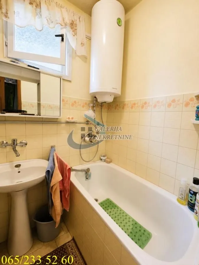 Prodaja, kuća, 240m², Centar, Inđija