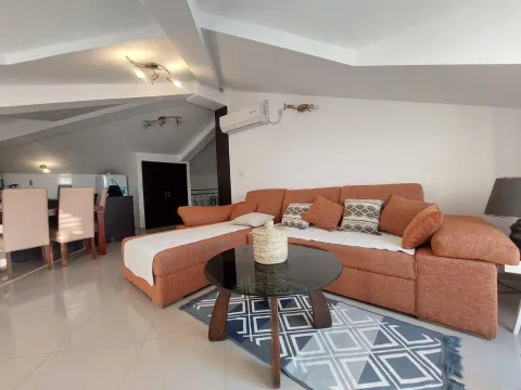 Izdavanje, dvosoban stan, 80m², Centar, Tivat - image 7