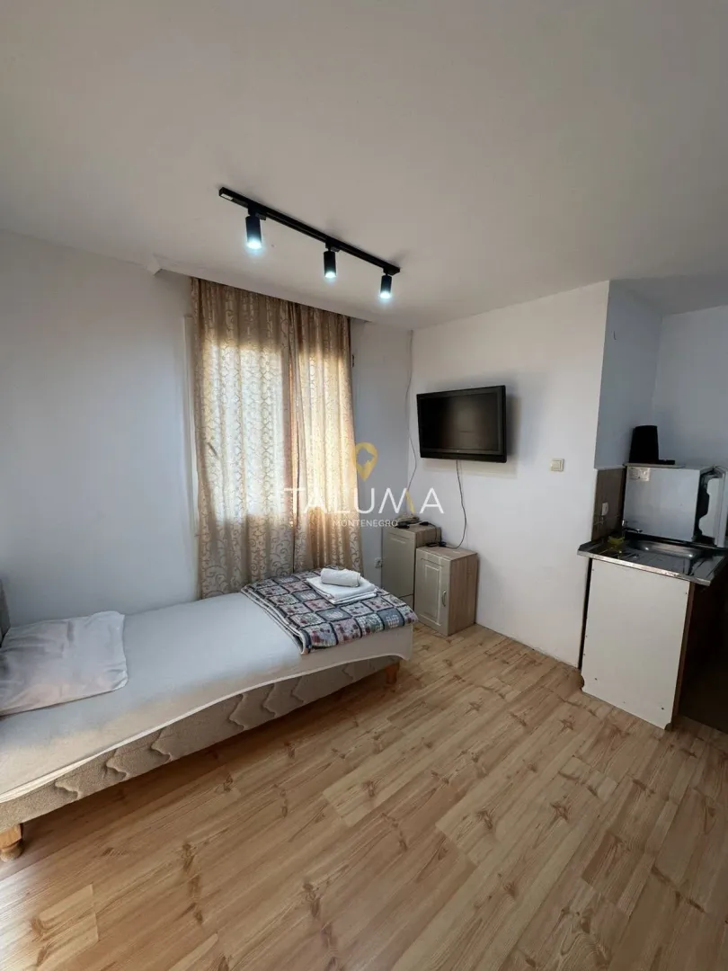 Izdavanje, stan, 200m², Gornja Gorica, Podgorica