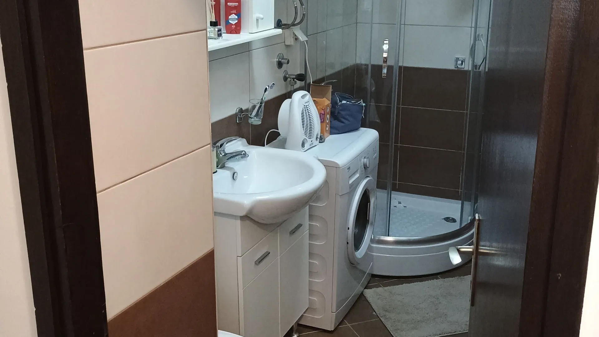 Izdavanje, jednosoban stan, 47m², Centar, Cetinje