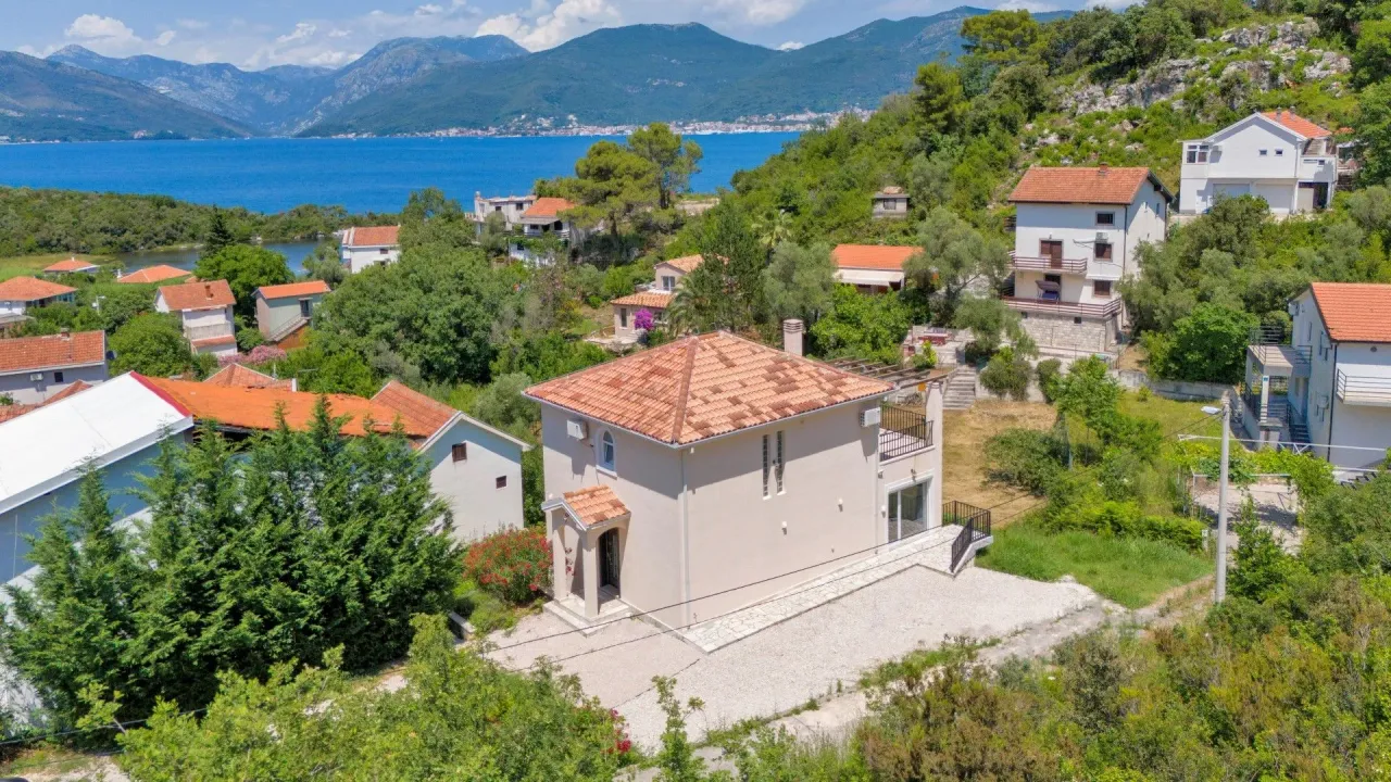 Prodaja, kuća, 224m², Tivat, Crna Gora