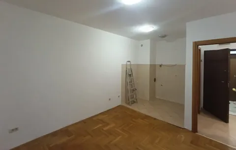 Prodaja, jednosoban stan, 36m², Stari Aerodrom, Podgorica - image 2
