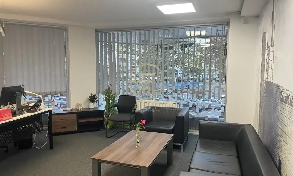 Izdavanje, poslovni prostor, 334m², Bulevar Oslobodjenja, Novi Sad Sve Podlokacije