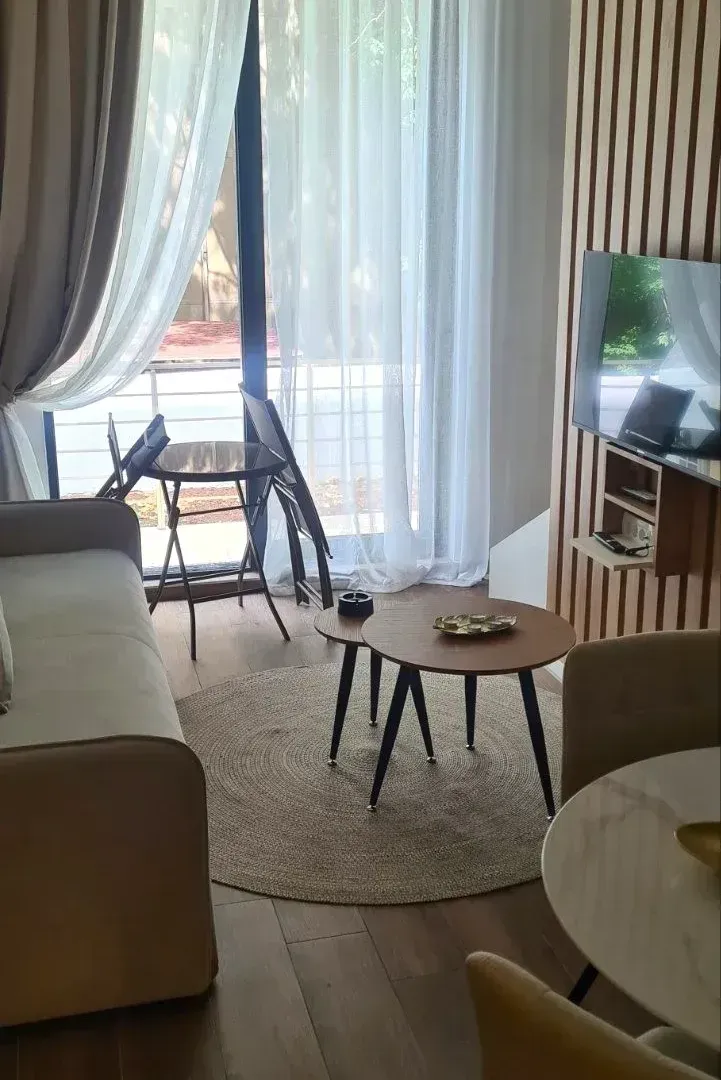 Izdavanje, stan, 25m², Kotor, Crna Gora