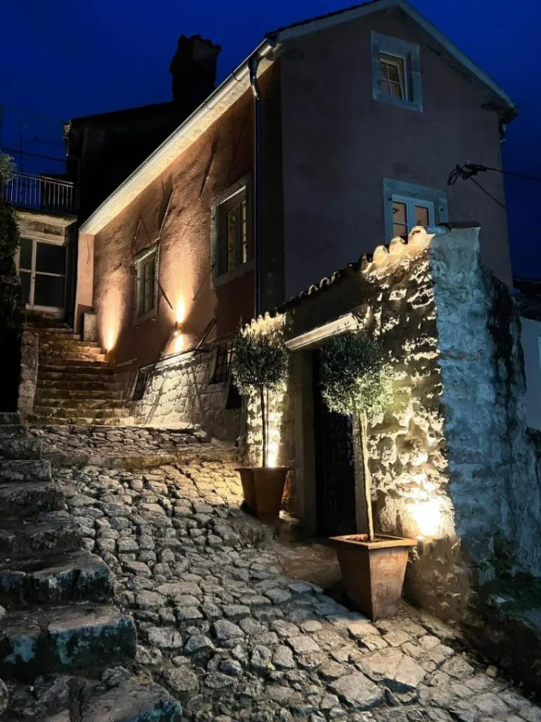 Sale, house, 111m², Stari Grad Kotor, Kotor