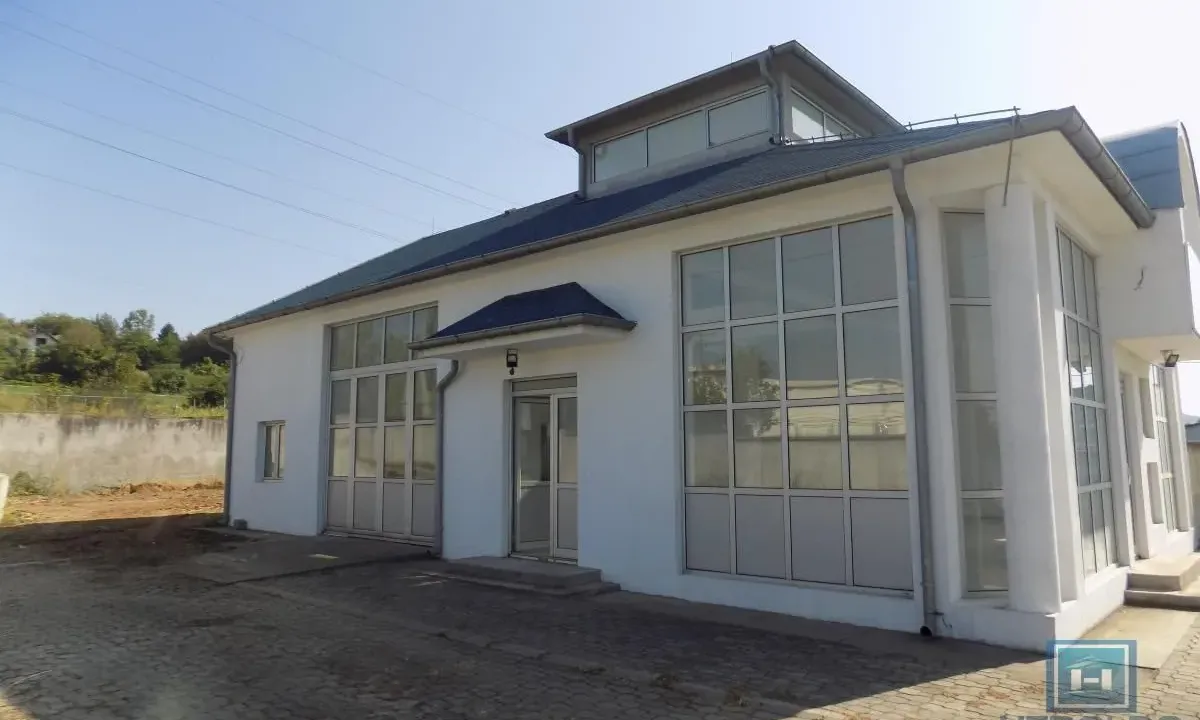 Izdavanje, poslovni prostor, 154m², Paraćin, Srbija