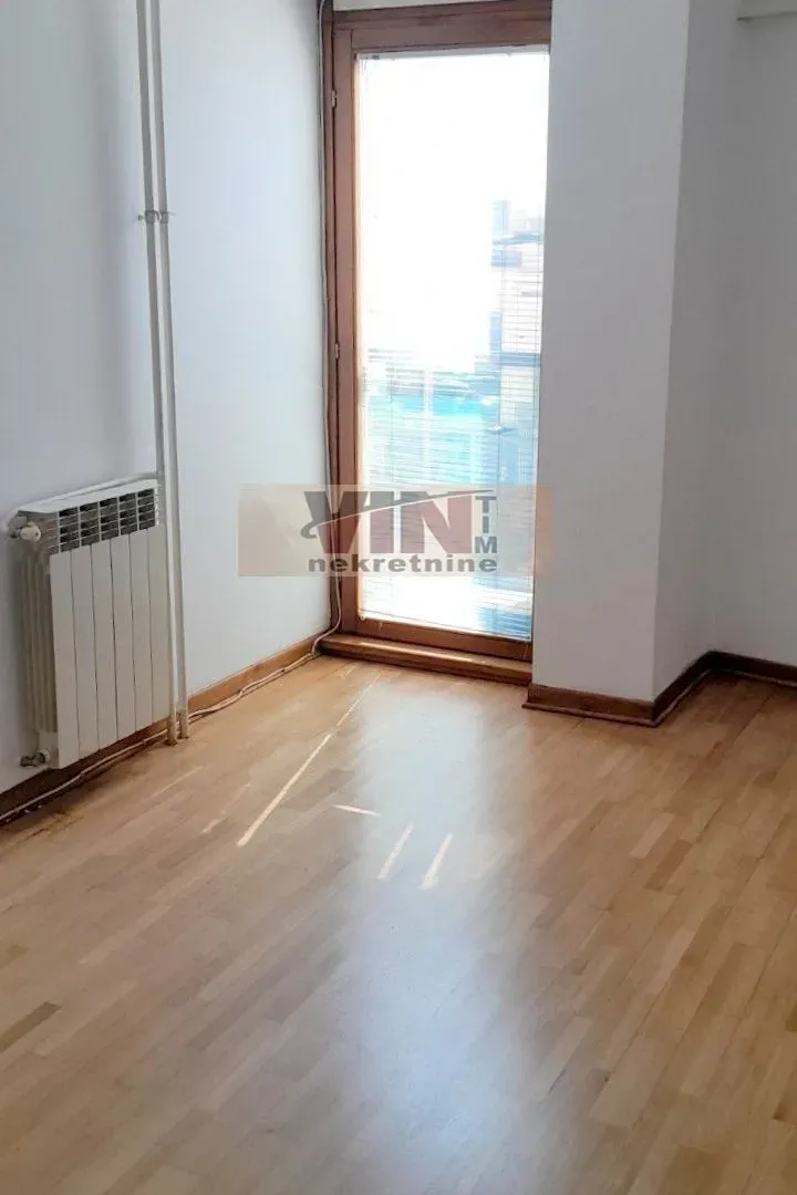 Izdavanje, trosoban stan, 85m², Altina, Beograd