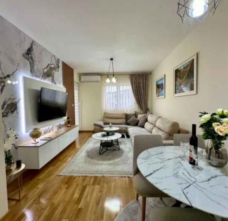 Izdavanje, dvosoban stan, 60m², Zagorič, Podgorica