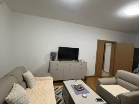 Izdavanje, dvosoban stan, 77m², Stari Aerodrom, Podgorica - image 10