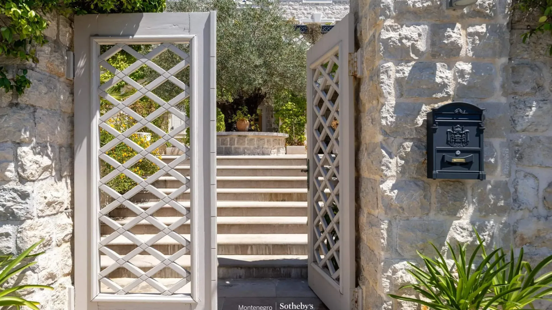 Rent, house, 587m², Dobrota, Kotor