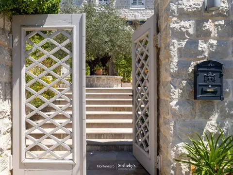 Rent, house, 587m², Dobrota, Kotor - image 30