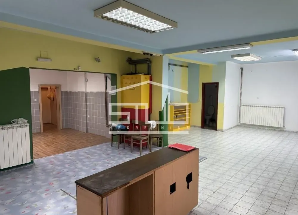 Izdavanje, poslovni prostor, 120m², Kneževac, Beograd