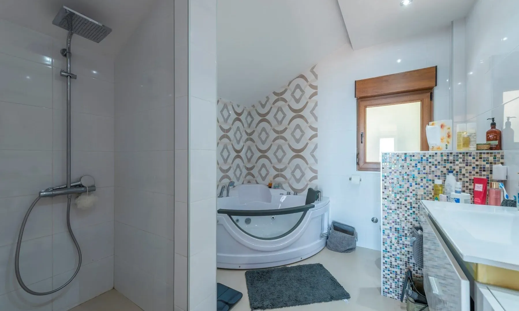 Sale, house, 280m², Markovići, Budva