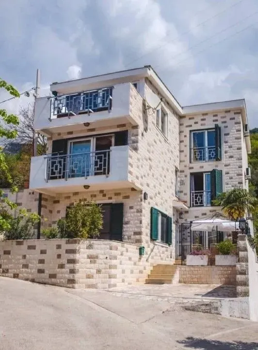 Sale, house, 200m², Bečići, Budva