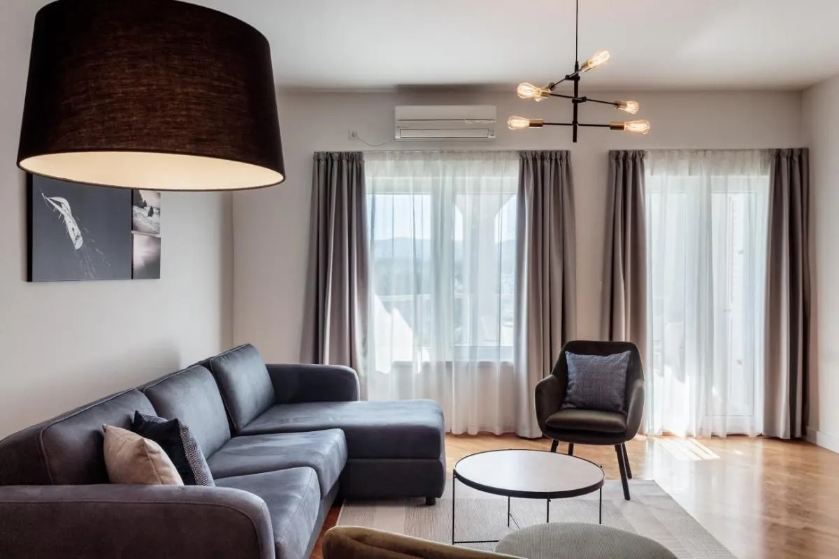 Izdavanje, stan, 70m², Centar, Tivat