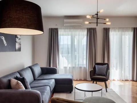 Izdavanje, stan, 70m², Centar, Tivat