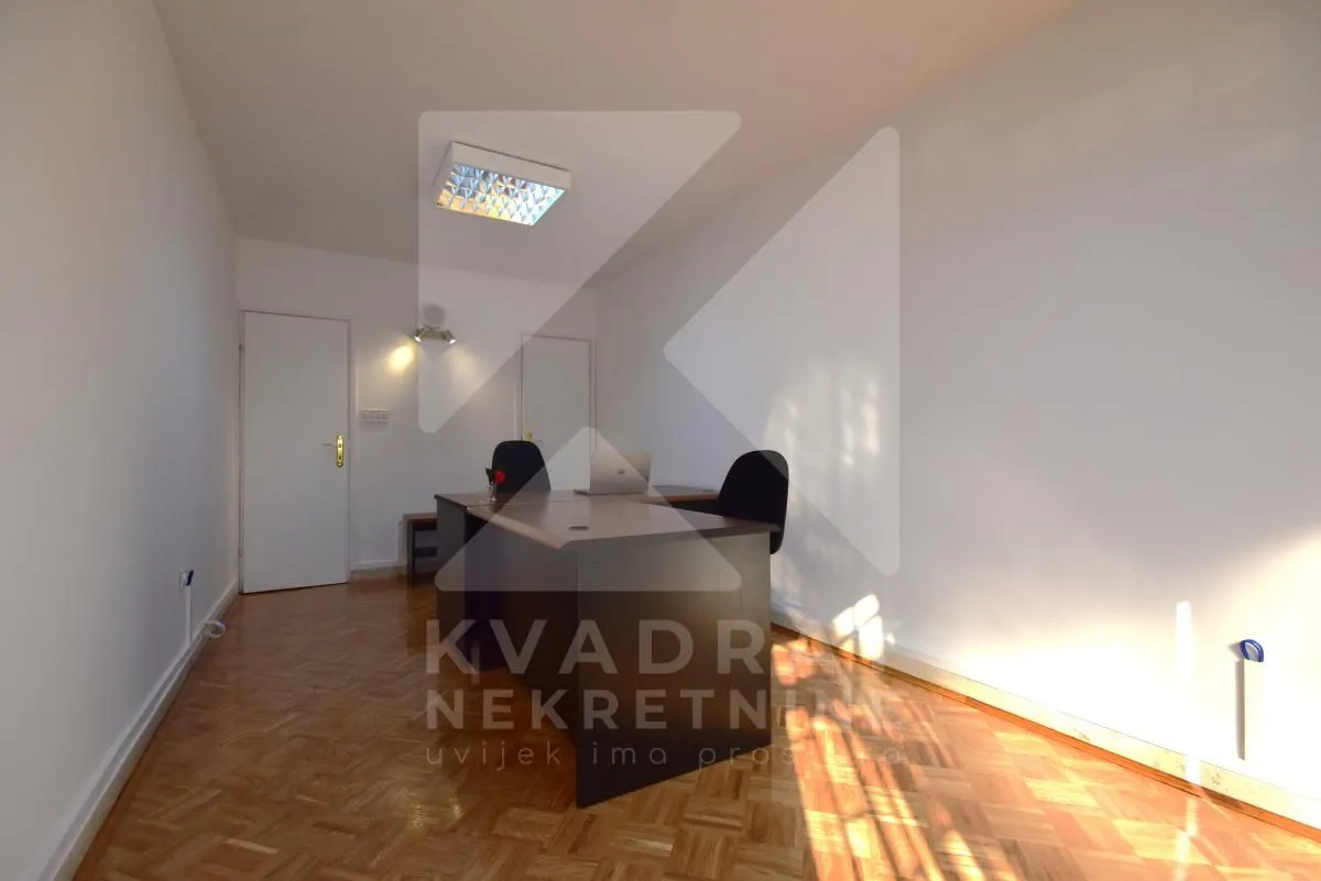 Rent, office space, 19m², Blok 5, Podgorica