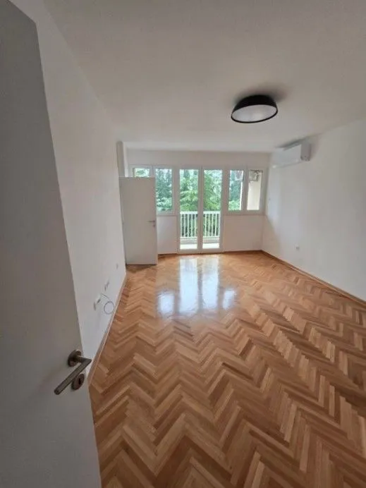 Izdavanje, dvosoban stan, 74m², Gintaš, Podgorica