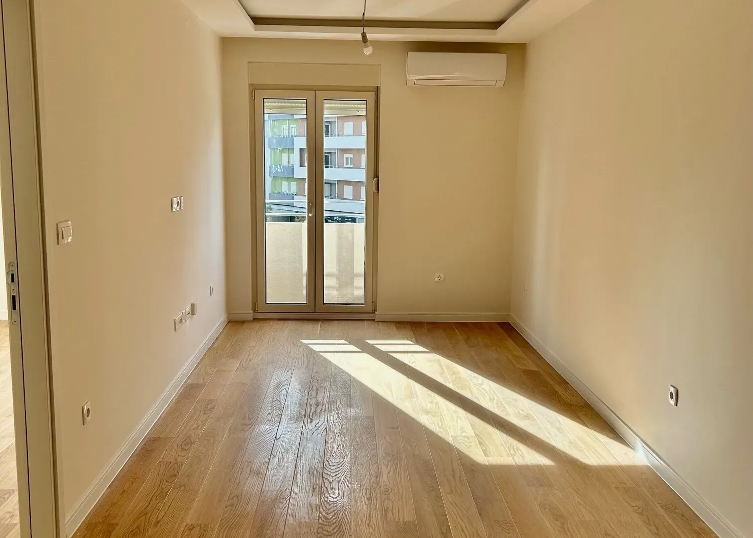 Izdavanje, jednosoban stan, 43m², Central Point, Podgorica