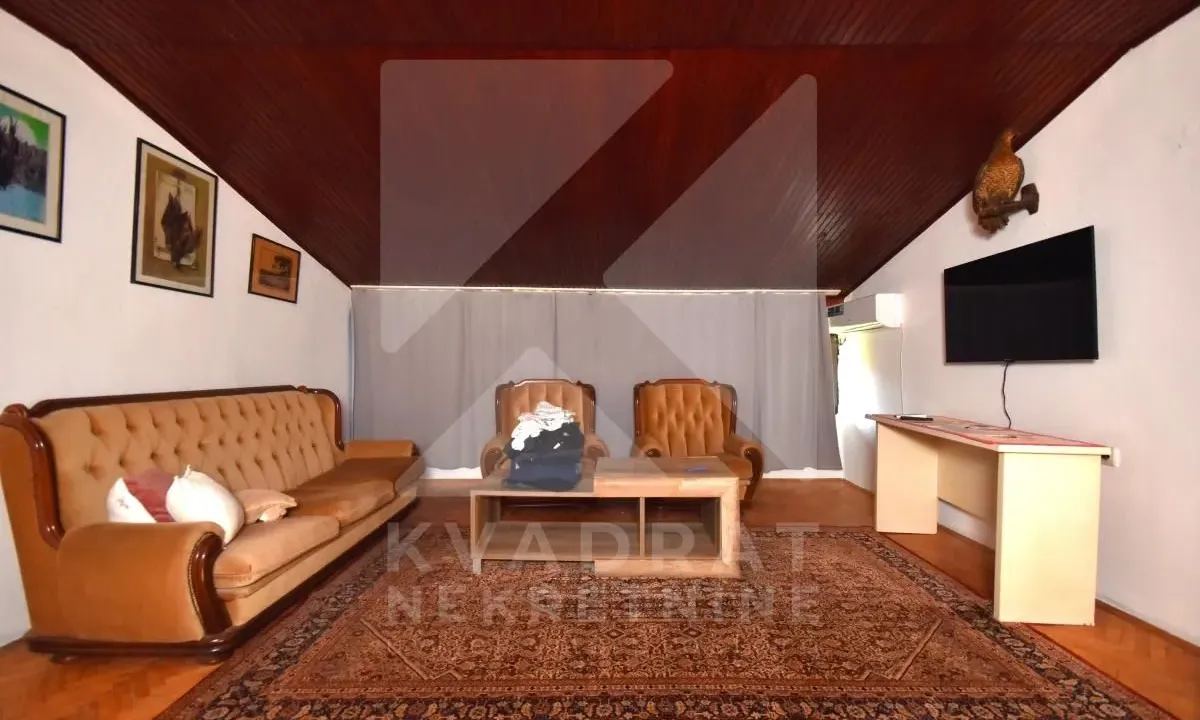 Izdavanje, trosoban stan, 90m², Stari Aerodrom, Podgorica