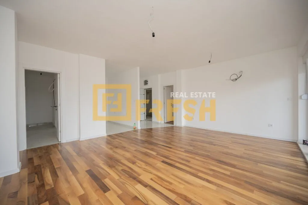 Prodaja, trosoban stan, 131m², Krivi Most, Podgorica