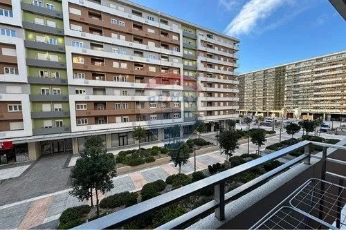 Izdavanje, jednosoban stan, 50m², Central Point, Podgorica