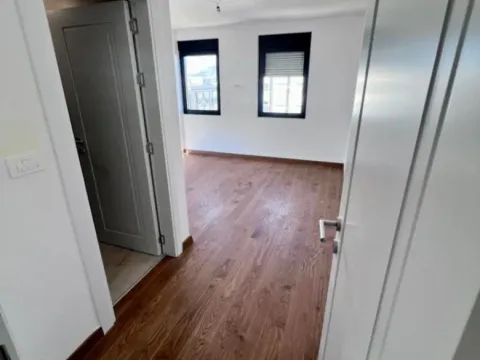 Sale, three bedroom apartment, 100m², Tološka šuma, Podgorica - image 6